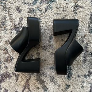 New W/ Box Steve Madden Black Leather Platform Heels